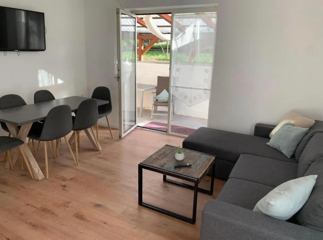 Monteur- Und Ferienwohnung 1 - Haus Weitblick Schonungen contacts