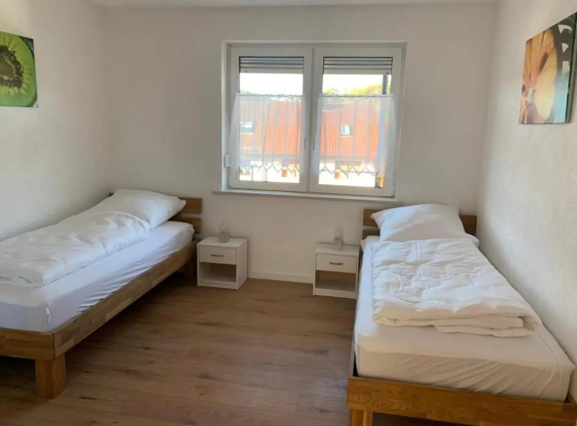 Monteur- Und Ferienwohnung 1 - Haus Weitblick Schonungen 0*,